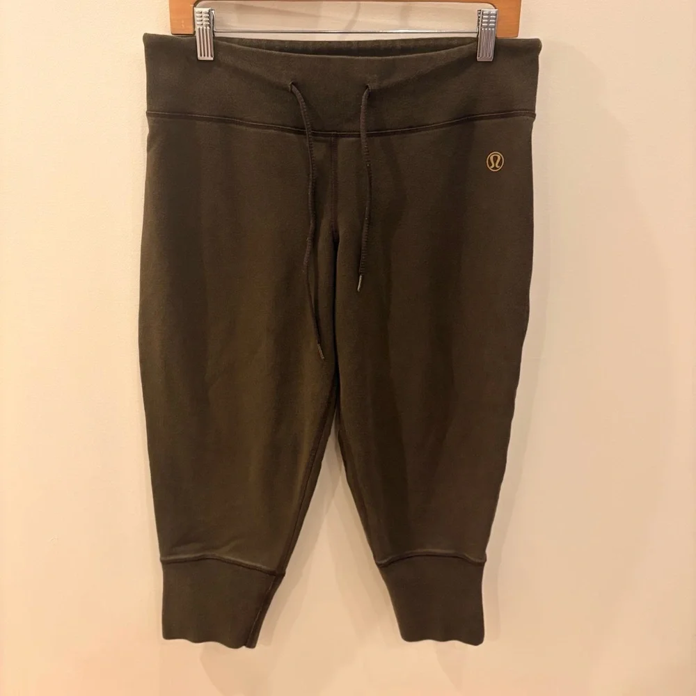 Lululemon Cropped Sweatpants - Picture 1 of 9